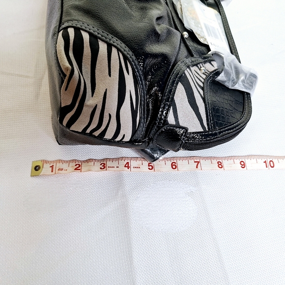 Y2K Apple Bottoms brand" Apples in Animal Print" The Doris Satchel Purse. - Picture 7 of 12